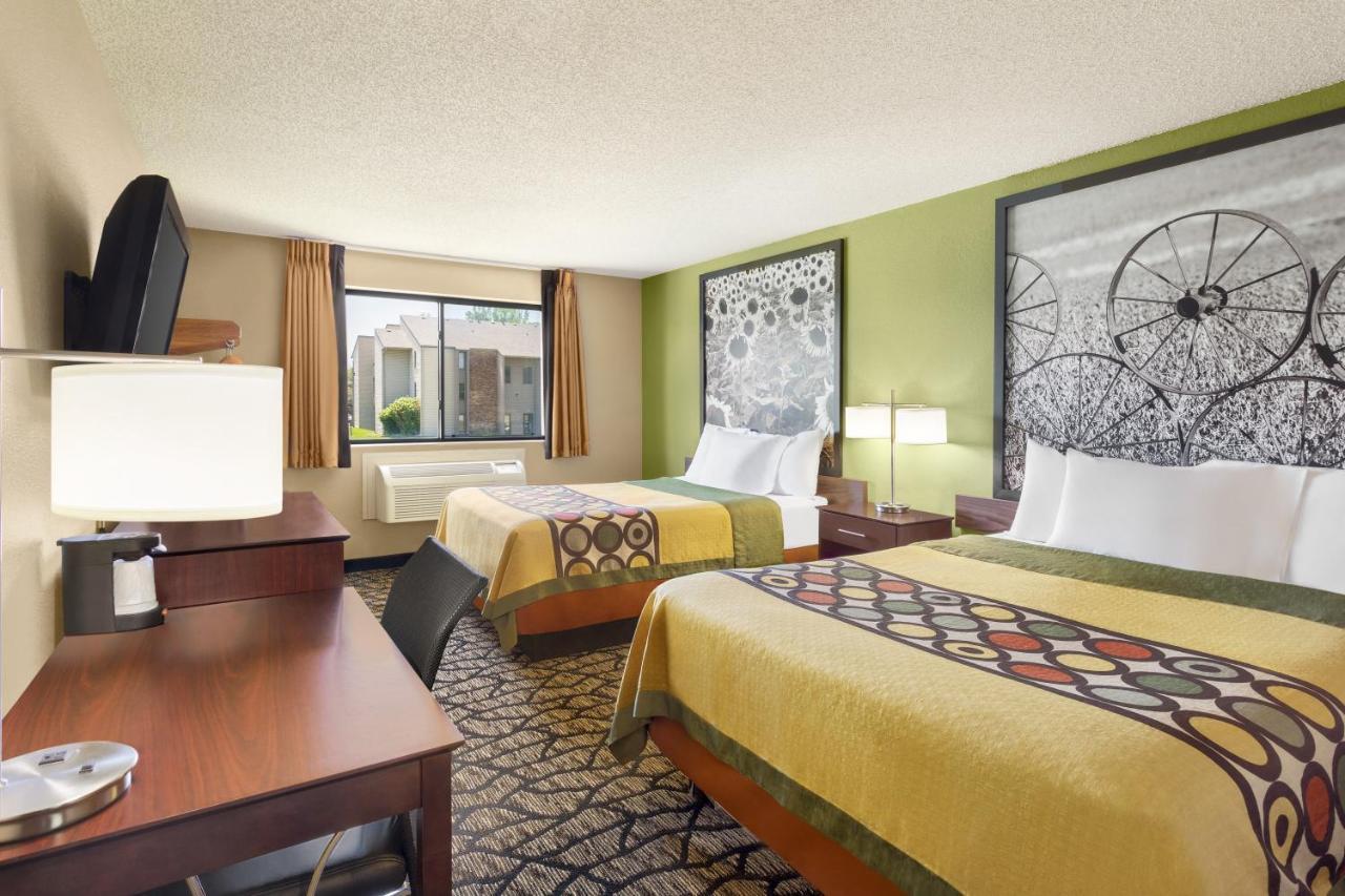 Готель Super 8 By Wyndham Ankeny/Des Moines Area Екстер'єр фото